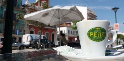 A vida em Portugal: uma história de quatro cafés