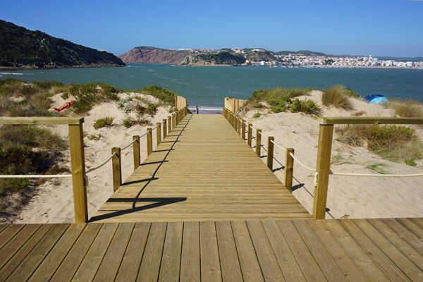 Sao Martinho do Porto wooden walkways