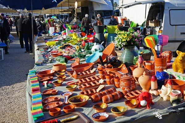 Traditional ceramics in the monthly outdoor market of Alfeizerao